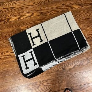 Hermes style blanket